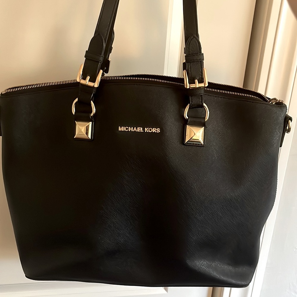 Michael Kors tote with laptop section
